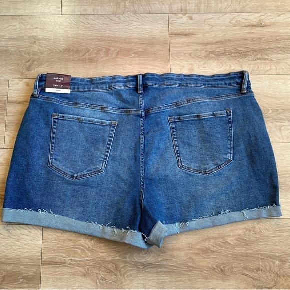 NWT Ava & Viv Jean shorts size 24W stretch midi Button fly denim plus size - Picture 2 of 6